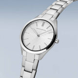 Classique, épuré, mais captivant. Un style parfait, associé à un minimalisme contemporain. Inspirée du design danois, la COLLECTION CLASSIQUE constitue un ensemble de pièces d’horlogerie, qui soulignent parfaitement un style quotidien.