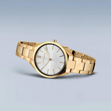 Classique, épuré, mais captivant. Un style parfait, associé à un minimalisme contemporain. Inspirée du design danois, la COLLECTION CLASSIQUE constitue un ensemble de pièces d’horlogerie, qui soulignent parfaitement un style quotidien.