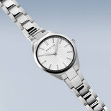 Classique, épuré, mais captivant. Un style parfait, associé à un minimalisme contemporain. Inspirée du design danois, la COLLECTION CLASSIQUE constitue un ensemble de pièces d’horlogerie, qui soulignent parfaitement un style quotidien.