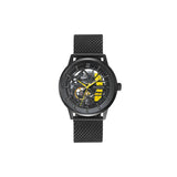 Sportive et originale, la montre Homme Paddock 338A449 s'inspire directement du design automobile. Avec son mouvement automatique et son cadran squelette, elle en impose par son style et ses détails ultra travaillés, comme l'étrier de frein visible dans le cadran ou bien ses aiguilles jaunes.