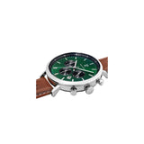 Plongez dans une élégance intemporelle avec cette montre pour homme Baron 219G164 au cadran vert captivant et au délicat bracelet en cuir marron. Son design harmonieux remplit la fonction d'un chronographe, alliant style et performance avec une précision inégalée.