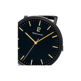 La version de la Montre Homme Essential 252G439 avec son cadran noir et son bracelet en acier noir est conçue pour être portée facilement au quotidien grâce à son design minimaliste et sophistiqué.