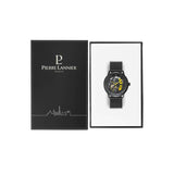 Sportive et originale, la montre Homme Paddock 338A449 s'inspire directement du design automobile. Avec son mouvement automatique et son cadran squelette, elle en impose par son style et ses détails ultra travaillés, comme l'étrier de frein visible dans le cadran ou bien ses aiguilles jaunes.