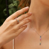 La collection "Rainbow" de Ligne Vendôme est très audacieuse, elle sera parfaite si vous aimez les bijoux sophistiqués, raffinés et élégants. Elle est particulièrement appréciée pour ses couleurs arc en ciel de Saphirs. Ces splendides Saphirs sont réhaussés par les Diamants qui les entourent. Cette bague est une pièce de joaillerie qui ne cessera de briller à votre doigt.