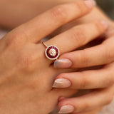 Sublime pièce de haute joaillerie, cette bague en Or 18 carats signée Ligne Vendôme est sertie de 14 Rubis d'un rouge flamboyant et de Diamants pour rehausser l'ensemble.  Ce modèle pourra parfaitement convenir pour une demande en fiançailles.