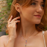 La collection "Rainbow" de Ligne Vendôme est très audacieuse, elle sera parfaite si vous aimez les bijoux sophistiqués, raffinés et élégants. Elle est particulièrement appréciée pour ses couleurs arc en ciel de Saphirs. Ces splendides Saphirs sont réhaussés par les Diamants qui les entourent. Osez briller avec ses magnifiques boucles d'oreilles.