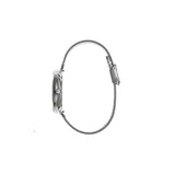 Une ligne épurée et élégante sont les principaux atouts de la collection Lip Dauphine. Cette version avec un diamètre de 38 mm confère à cette montre un confort très apprécié. Une boîte en acier inoxydable 316L polie, montée sur un bracelet ajustable en mailles milanaises couleur argentée muni d'un fermoir style charriot pour un ajustement précis. Son cadran soleillé bleu clair est parcouru par des aiguilles argentées et recouvert d'un verre saphir bombé traité antireflet ; ce modèle quartz 3 aiguilles date