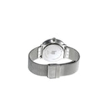 Une ligne épurée et élégante sont les principaux atouts de la collection Lip Dauphine. Cette version avec un diamètre de 38 mm confère à cette montre un confort très apprécié. Une boîte en acier inoxydable 316L polie, montée sur un bracelet ajustable en mailles milanaises couleur argentée muni d'un fermoir style charriot pour un ajustement précis. Son cadran soleillé bleu clair est parcouru par des aiguilles argentées et recouvert d'un verre saphir bombé traité antireflet ; ce modèle quartz 3 aiguilles date