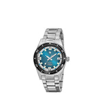 Cette montre de plongée en édition limitée à 999 exemplaires au monde, étanche à 200 m est animée par le mouvement automatique G100 assemblé à Besançon. Ce modèle Lip Nautic 3 Expédition 7e Continent au look résolument sportif est un parfait allié au quotidien grâce à sa boîte contenue de 39 mm polie et brossée en acier inoxydable 316L. Son magnifique cadran bleu océan estampillé du logo Expédition 7e Continent est recouvert d'un verre saphir