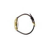 Cette montre emblématique Général de Gaulle, au boîtier poli doré de 35 mm s'est démocratisée au fil du temps. Modèle vintage revisité, au cadran blanc soleillé légèrement argenté, propose les fonctions 3 aiguilles et date ; la force du minimalisme. Elle séduit simplement, montée sur un joli bracelet en cuir de vachette marron façon crocodile, surpiqué en ton sur ton, muni d'une boucle ardillon dorée. Une création horlogère Lip pensée pour illuminer vos tenues habituelles ou exceptionnelles.