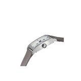 Un garde-temps au charme authentique et vintage qui est fabriqué en France par la maison horlogère française Lip. Issu de la collection T18, le modèle est une réédition fidèle de la montre T18 des années 1930 qui fut offerte à Winston Churchill dont elle conserve l'esthétique iconique et intemporel.