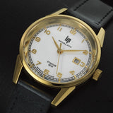 La marque Lip propose des collections de montres au design simple mais sophistiqué. Ce modèle, issu de la collection Himalaya, vous séduira assurément. Il propose un boîtier de 29 mm de diamètre intégralement conçu en acier 360 L poli en PVD doré qui lui confère une touche sophistiquée.