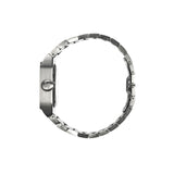 Lip est une manufacture horlogère française avec une histoire extrêmement riche. Elle propose des montres avec des designs variés, modernes et vintages qui se basent sur des innovations techniques importantes. Le modèle Big TV Titane 671656 que nous vous proposons est signé Roger Tallon qui se caractérise par un style différent en-dehors des codes classique de l'horlogerie. Il est composé d'un boîtier carré de 35 mm de diamètre et qui est conçu en titane.