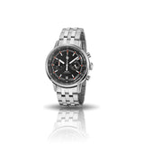 La célèbre manufacture française vous présente ce modèle de chronographe rallye hybride 671817. Fière de ses racines, la Maison rappelle l'origine de sa création à six heures sur le cadran. Ce dernier est embarqué dans un boîtier en acier de 41 millimètres mesurant 13.13 mm d'épaisseur. Véritable montre dédié à l'univers automobile, vous retrouverez une fonction chronographe accessible au moyen de deux boutons-poussoir.