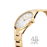 Classique, épuré, mais captivant. Un style parfait, associé à un minimalisme contemporain. Inspirée du design danois, la COLLECTION CLASSIQUE constitue un ensemble de pièces d’horlogerie, qui soulignent parfaitement un style quotidien.