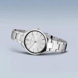 Classique, épuré, mais captivant. Un style parfait, associé à un minimalisme contemporain. Inspirée du design danois, la COLLECTION CLASSIQUE constitue un ensemble de pièces d’horlogerie, qui soulignent parfaitement un style quotidien.