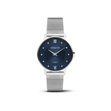 Que ce soit pour une soirée élégante ou pour apporter une touche d'élégance à votre look de tous les jours, la montre Héloïse est l'accessoire qu'il vous faut. Le cadran d'un bleu profond s'impose à votre poignet.