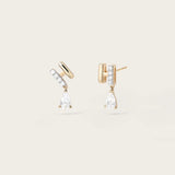 Polyvalentes et élégantes, les boucles d'oreille Fanny en Or peuvent être portées seules pour un look minimaliste et raffiné, ou associées à d'autres bijoux pour créer une combinaison personnalisée. Leur design moderne et polyvalent les rend facilement adaptables à différents styles et tenues.