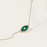 Le collier Lana en Or : un bijou au charme moderne et sophistiqué. La malachite, associée à des oxydes blancs étincelants, crée un design audacieux et raffiné. Pour une occasion spéciale ou pour sublimer votre tenue quotidienne, laissez-vous séduire par ce collier qui incarne l'élégance contemporaine.