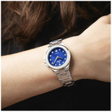 La montre Festina F20700/5 pour femme, avec son boîtier en acier inoxydable, incarne le parfait équilibre entre style contemporain et raffinement. Un choix sûr pour celles qui recherchent qualité, innovation et distinction.