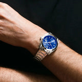 La Festina F20707/4 pour homme séduit par son boîtier en acier inoxydable, symbole de durabilité et d’élégance. Une montre moderne, au design distingué, idéale pour toutes les occasions