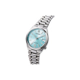 Citizen NJ0200-50L – montre automatique 37 mm acier, cadran bleu clair, bracelet acier, date, verre saphir, étanchéité 50 m. Style chic et polyvalent