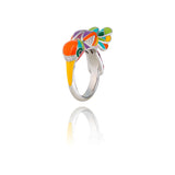 Symbole de liberté et de découverte, la bague colibri en argent pour femme capture la grâce de cet oiseau migrateur. Inspirée par sa beauté sauvage, elle incarne l’élan vers de nouveaux horizons et le goût d’une vie guidée par l’instinct et la liberté.