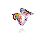Bague Papillon argent Una Storia® : un totem délicat mêlant motifs laqués et liserés d'oxydes de zirconium. Une pièce aérienne en argent 925 qui s'harmonise parfaitement avec la parure complète de bijoux femme papillon Una Storia. Associez-la aux boucles d'oreilles et au collier assortis pour une élégance raffinée.