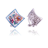 Des boucles d'oreilles originales en argent à clips Una Storia®. Ces bijoux uniques à motifs rose et blanc, ornés d'oxydes de zirconium, apportent une touche bohème. Associez-les à la parure Pashmina ou d'autres bijoux en argent. Légers et discrets, ils se marient parfaitement avec divers styles vestimentaires.