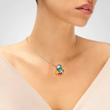 Le pendentif Mosaïque de Una Storia® en argent massif rhodié, laqué à la main, présente des formes et des couleurs éclatantes rappelant la mosaïque. Orné d'oxydes de zirconium, explorez la collection complète sur notre boutique en ligne.