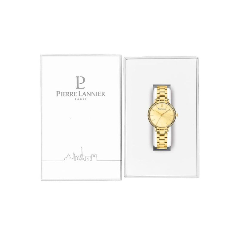 Montre femme Pierre Lannier 037H542 de la collection Chouquette. Un bijou au quotidien avec son boîtier de 30 mm, cadran doré soleillé et lunette sertie. Résolument féminine, elle est dotée d’un bracelet en acier doré brillant interchangeable avec un bracelet en cuir ou en maille milanaise de 12 mm. Fabriquée en France, elle est disponible chez Maison Goget, Route de Laval, Sablé-sur-Sarthe.