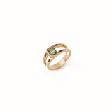 Bague en or 18 carats ornée d’une tourmaline verte éclatante. Élégante et raffinée, cette bague met en valeur une pierre précieuse aux reflets intenses. Parfaite pour sublimer votre style ou offrir un bijou unique et intemporel.