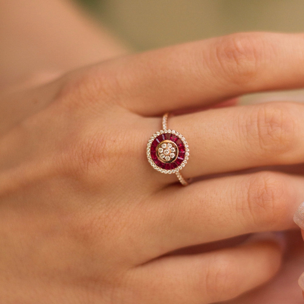 Bague En Or 18 Carats (750/1000) Avec Petits Rubis Et Diamant - Poids 7,74g - Taille 54/55 - Bijou Ancien Occasion - France