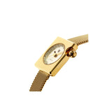 Cette déclinaison chic de la Lip Mach 2000 mini square est parée d'un bracelet ajustable, doré à mailles milanaises. La Marquise Gold s'est transformée en une montre bijou raffinée. De jour comme de nuit, sa ligne asymétrique fine et élégante et son cadran muni de deux aiguilles dorées sauf celle des heures qui est noire, en font une montre très féminine et de chaque instant. Son bracelet en mailles milanaises est interchangeable très facilement, à la main sans outil et vous permettra de personnaliser votre