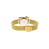 Cette déclinaison chic de la Lip Mach 2000 mini square est parée d'un bracelet ajustable, doré à mailles milanaises. La Marquise Gold s'est transformée en une montre bijou raffinée. De jour comme de nuit, sa ligne asymétrique fine et élégante et son cadran muni de deux aiguilles dorées sauf celle des heures qui est noire, en font une montre très féminine et de chaque instant. Son bracelet en mailles milanaises est interchangeable très facilement, à la main sans outil et vous permettra de personnaliser votre