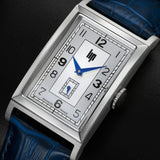 Découvrez la montre LIP Churchill T24 671279, fabriquée à Besançon : boîtier rectangulaire en acier, cadran argenté et bracelet cuir bleu.