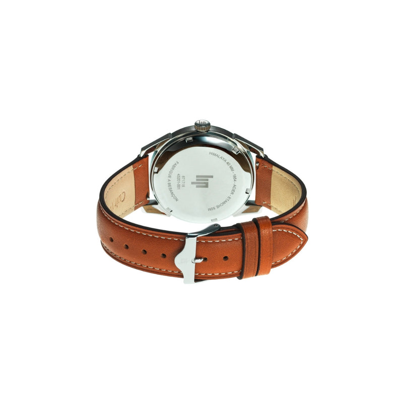 Fabriquée à Besançon, la montre Lip Himalaya au style sport chic possède un boîtier acier inoxydable 316L de 40 mm et un bracelet cuir camel surpiqué blanc. Son cadran vert profond affiche le jour en français et la date. Étanche 50 m, cette montre est un modèle intemporel alliant élégance et robustesse.