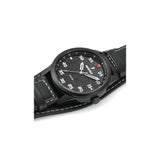 La Montre RUCKFIELD 685106 est en Acier avec un bracelet en cuir noir.  Cette montre est équipée d’un cadran gris et noir et d’index en acier. Elle est équipée d'un mouvement quartz japonais 3 aiguilles- date de haute précision. Celle-ci est étanche 100 m (10ATM) avec un fond en Acier qui est vissé pour améliorer la résistance à l’humidité.