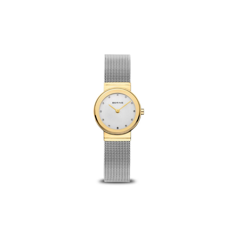 Classique, épuré, mais captivant. Un style parfait, associé à un minimalisme contemporain. Inspirée du design danois, la COLLECTION CLASSIQUE constitue un ensemble de pièces d’horlogerie, qui soulignent parfaitement un style quotidien.