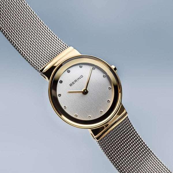 Classique, épuré, mais captivant. Un style parfait, associé à un minimalisme contemporain. Inspirée du design danois, la COLLECTION CLASSIQUE constitue un ensemble de pièces d’horlogerie, qui soulignent parfaitement un style quotidien.