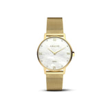 la montre Diana, cadran blanc nacré orné de petits diamants et boîtier en or, illuminera toutes vos tenues, des plus simples aux plus sophistiquées.