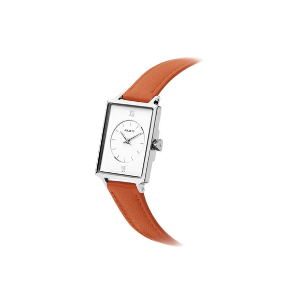 Affirmez votre style avec la montre Lou, un modèle audacieux qui mêle élégance et originalité. Son bracelet en cuir coloré met en lumière les personnalités affirmées, tandis que son boîtier en acier inoxydable 316L assure finesse et durabilité.
