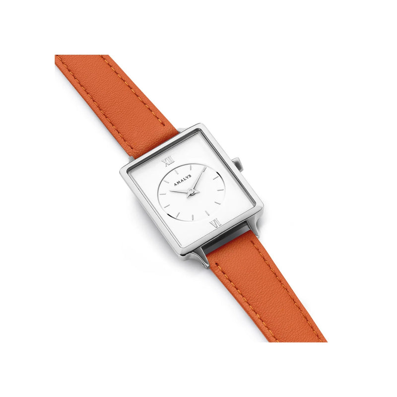 Affirmez votre style avec la montre Lou, un modèle audacieux qui mêle élégance et originalité. Son bracelet en cuir coloré met en lumière les personnalités affirmées, tandis que son boîtier en acier inoxydable 316L assure finesse et durabilité.