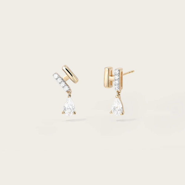 Polyvalentes et élégantes, les boucles d'oreille Fanny en Or peuvent être portées seules pour un look minimaliste et raffiné, ou associées à d'autres bijoux pour créer une combinaison personnalisée. Leur design moderne et polyvalent les rend facilement adaptables à différents styles et tenues.