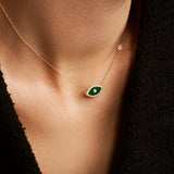 Le collier Lana en Or : un bijou au charme moderne et sophistiqué. La malachite, associée à des oxydes blancs étincelants, crée un design audacieux et raffiné. Pour une occasion spéciale ou pour sublimer votre tenue quotidienne, laissez-vous séduire par ce collier qui incarne l'élégance contemporaine.