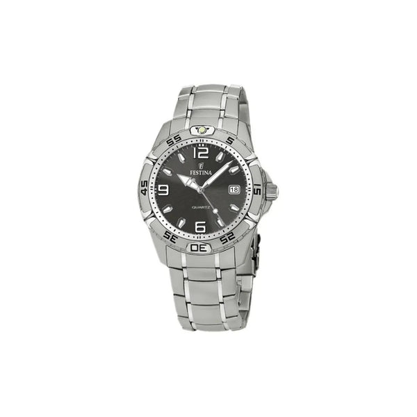 Résolument moderne, la Festina F16170/3 se distingue par sa polyvalence. Élégante en toute circonstance, elle devient un véritable atout de charme pour l’homme qui la porte. Sa conception robuste lui permet de résister aux chocs, ce qui en fait un compagnon idéal aussi bien au quotidien que lors d’activités sportives.