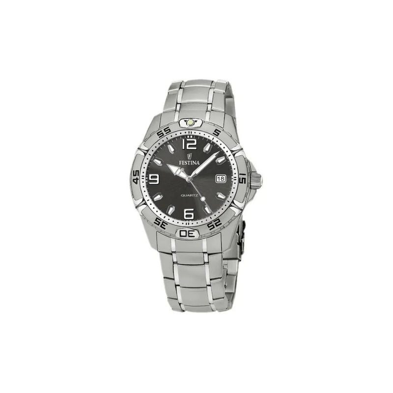 Résolument moderne, la Festina F16170/3 se distingue par sa polyvalence. Élégante en toute circonstance, elle devient un véritable atout de charme pour l’homme qui la porte. Sa conception robuste lui permet de résister aux chocs, ce qui en fait un compagnon idéal aussi bien au quotidien que lors d’activités sportives.