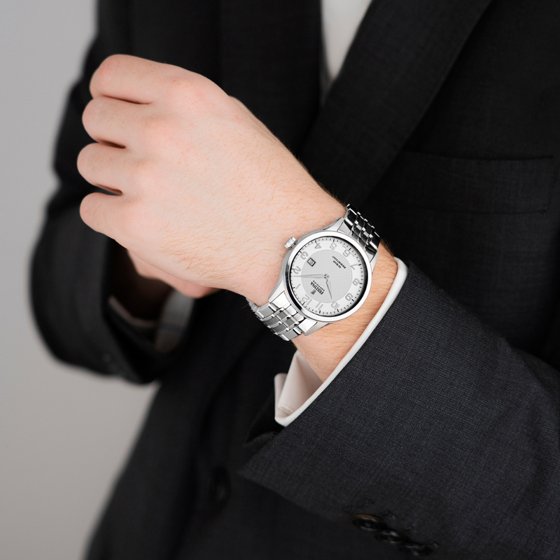 La montre Festina F20005/1 pour homme est une véritable œuvre d'art. Avec son boîtier en acier et son verre saphir, cette montre est un exemple de la plus haute qualité et sophistication. De plus, son bracelet en acier lui donne une touche d'élégance et de distinction qui la rend parfaite pour toutes les occasions.