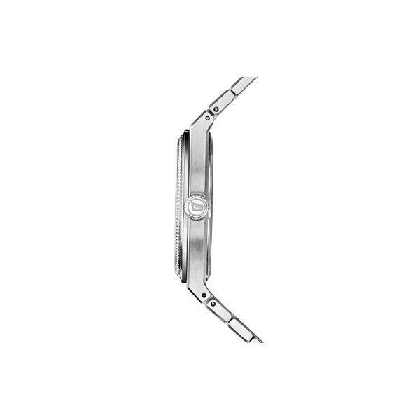 Découvrez l’excellence horlogère avec la Festina Rivé Swiss Made. Véritable hommage à la tradition suisse, ce modèle élégant est animé par un calibre automatique conçu et fabriqué en Suisse, gage de précision et de fiabilité. Une montre exclusive qui allie prestige, performance et raffinement intemporel.