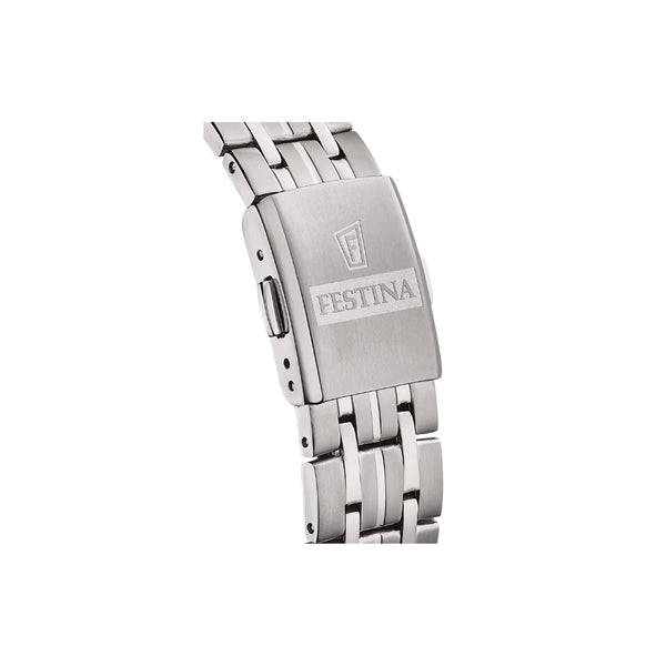 Alliant robustesse et élégance, la Festina F20466/3 séduit par son boîtier et son bracelet en titane, associés à un verre minéral résistant. Un garde-temps durable au style raffiné.